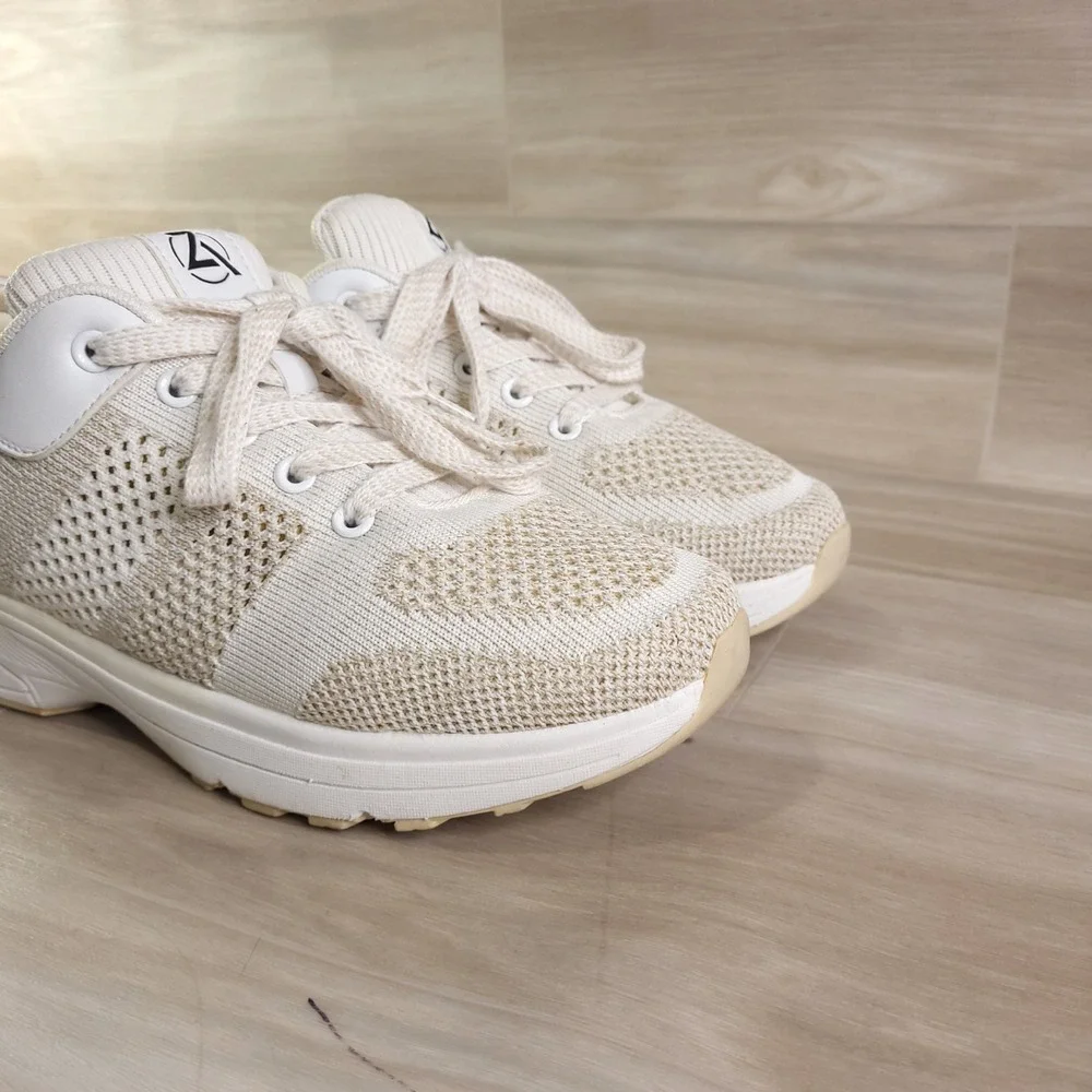 Zeba Hands Free Sneakers Womens 9.5 Cream White Knit Slip On Walking Shoes